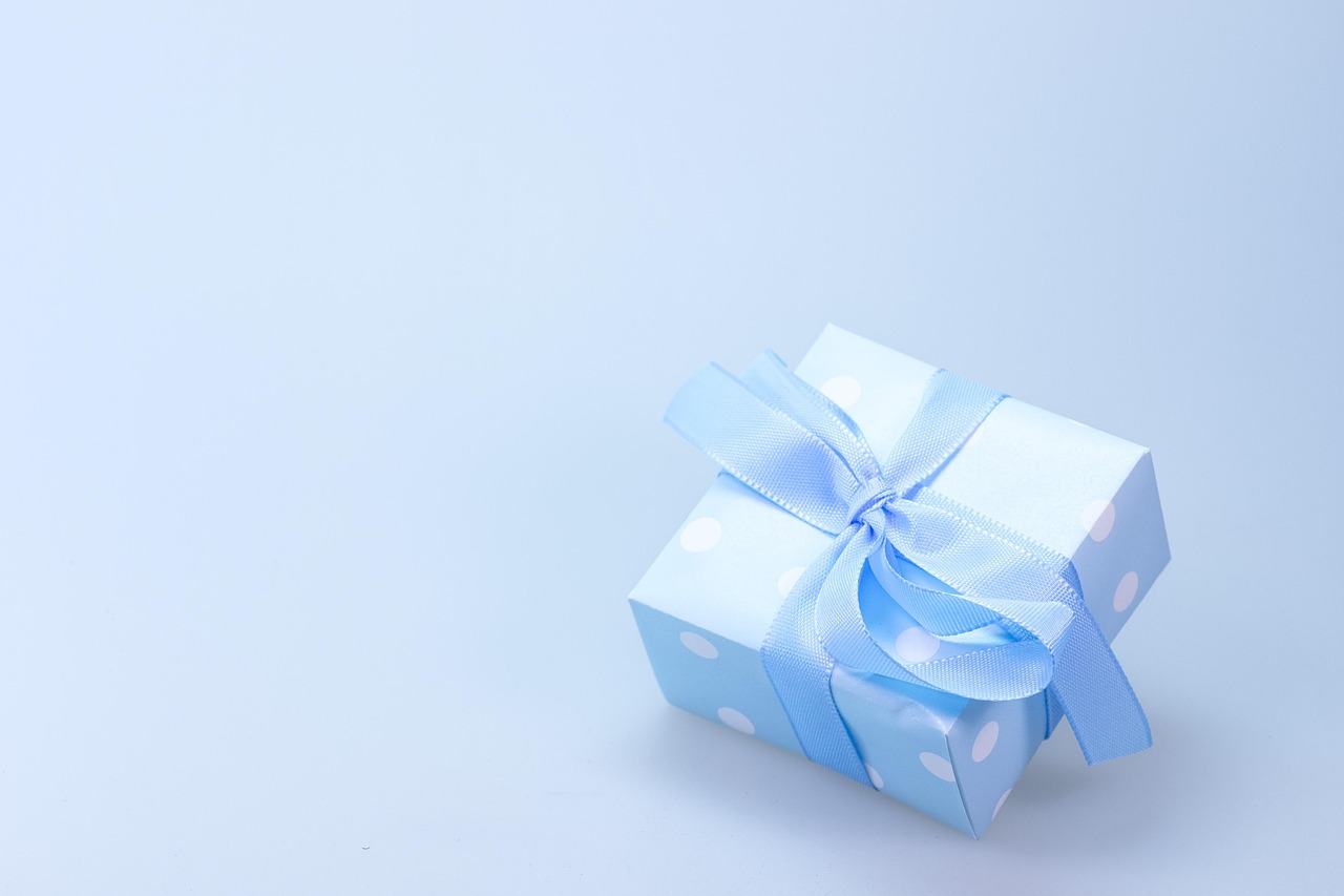 Geschenkideen, die begeistern: Von Bastelsets bis Spielzeug