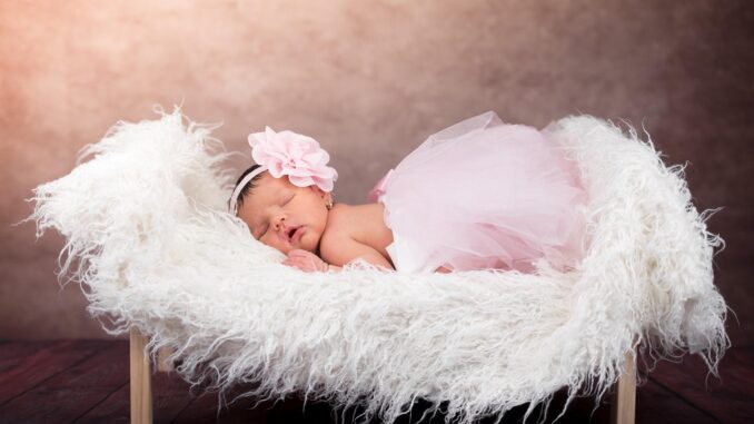 entdecken sie unseren sicheren und gem&uuml;tlichen babywippen f&uuml;r ihr neugeborenes &ndash; perfekt zum entspannen und spielen.